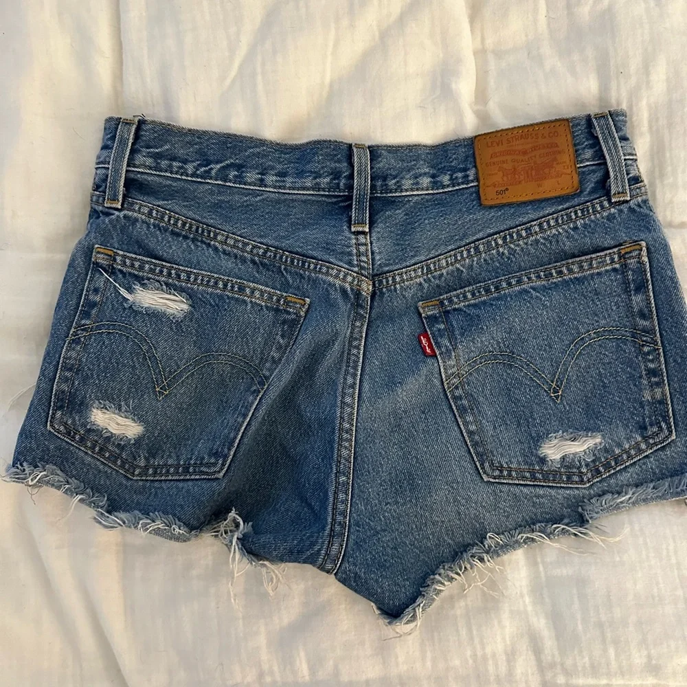 Levi shorts - Picture 2 of 3